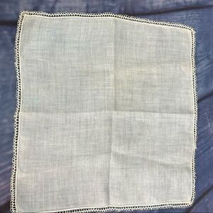 Vintage Hankie White Handkerchief Dresser Pocke…